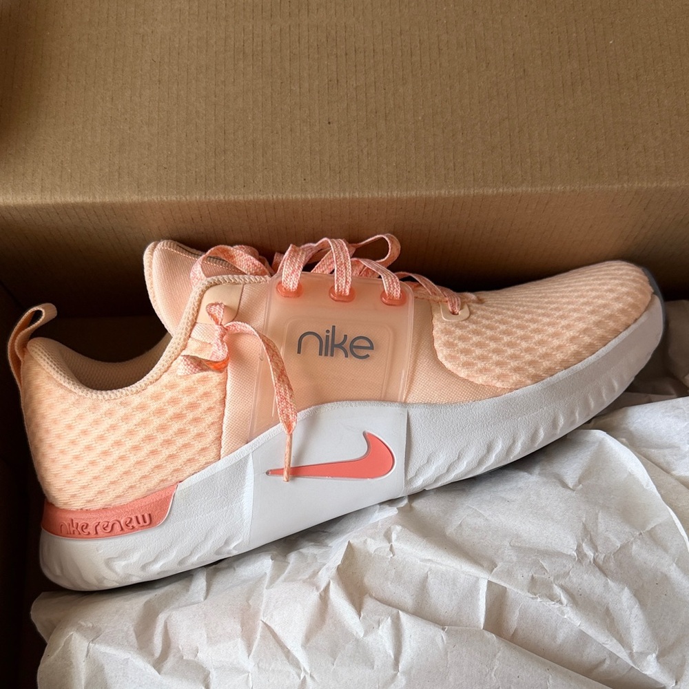 Nike Renew In-Season TR 10 in Crimson Tint/Crimson Bliss